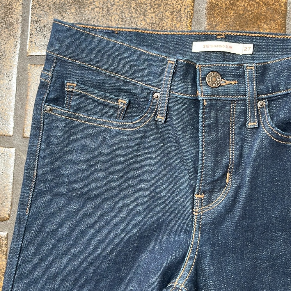 Levi’s Mid-Rise 312 Shaping Slim Leg Jean - Picture 5 of 15